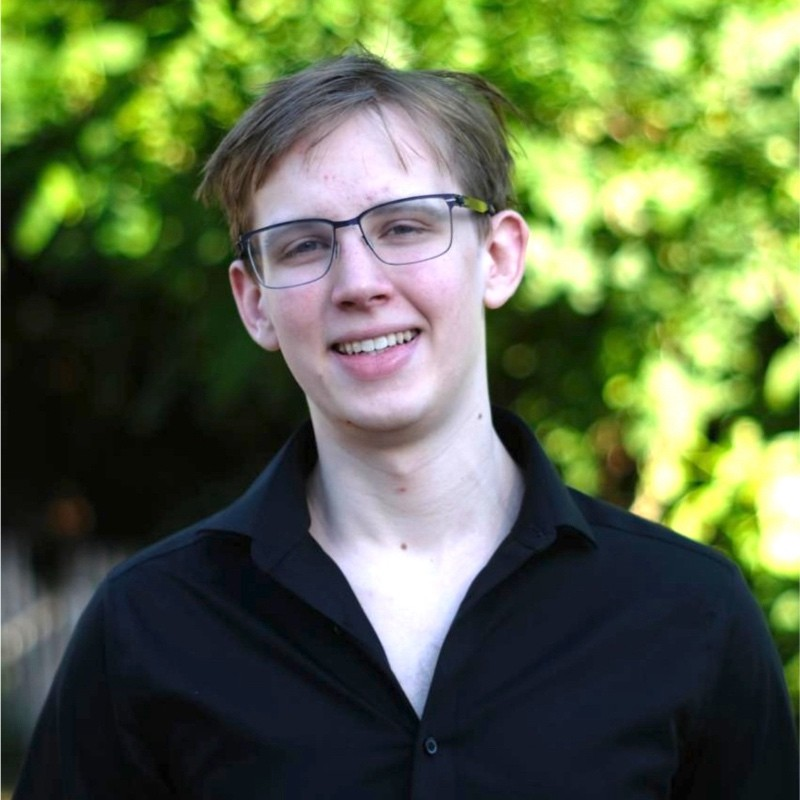 Headshot Photo 8Nqbw0s (1)